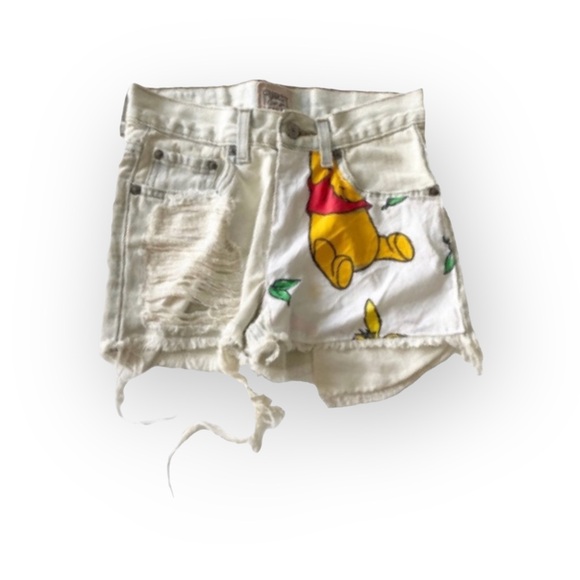 new LF Furst of a Kind ★ Vintage Upcycled Levi's® Cut Off Shorts ★ Winnie Pooh - Picture 3 of 16